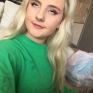 Meet your Posher, Caitlin